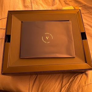 AURA Electronic Frame